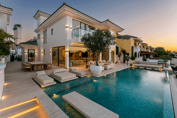 Read more about the article Discover Unmatched Luxury: Mansions for Sale in Palm Jumeirah, Dubai’s Premier Address