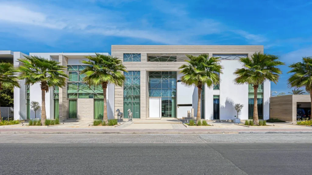 Inside Palm Jumeirah Villa Living: What Buyers Should Know Before Making a Move